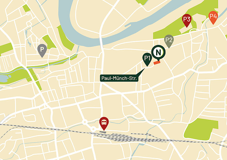 Karte Straubings mit Symbolen für das NAWAREUM, den Bahnhof sowie drei Parkplätzen.