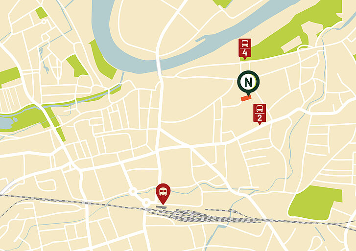 Karte Straubing mit Symbolen für das NAWAREUM sowie den Bahnhof mit einer Verbindung der zwei Symbole durch einen gestrichelten Weg.